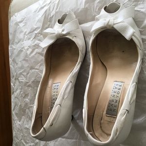 Barneys New York White Leather Pumps with Ribbon